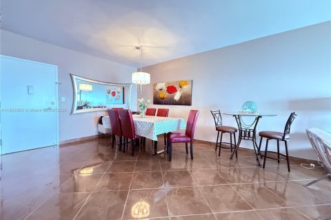 Condo in Hallandale Beach, Florida, 2 bedrooms  № 1794220 - photo 4