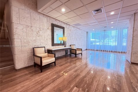 Condo in Hallandale Beach, Florida, 2 bedrooms  № 1794220 - photo 25