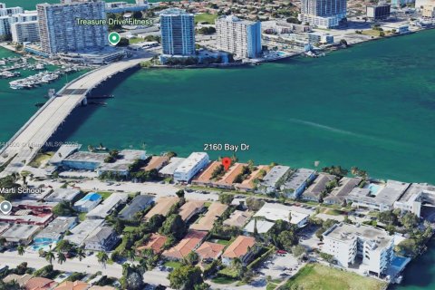 Condo in Miami Beach, Florida, 1 bedroom  № 1939584 - photo 1
