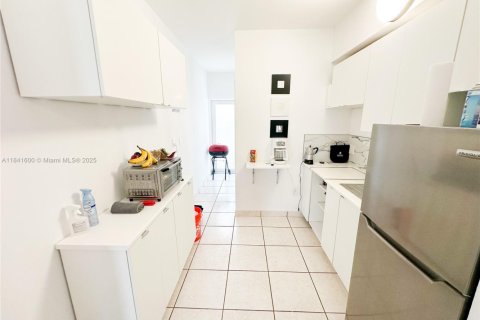 Condo in Miami Beach, Florida, 1 bedroom  № 1939584 - photo 9