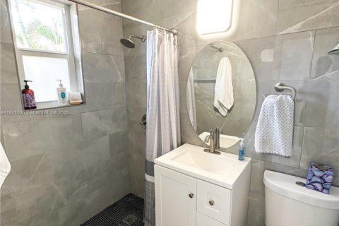 Condo in Miami Beach, Florida, 1 bedroom  № 1939584 - photo 11