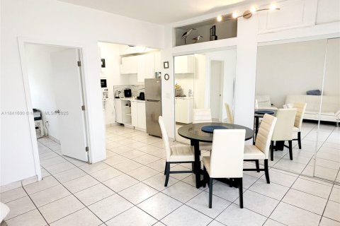 Condo in Miami Beach, Florida, 1 bedroom  № 1939584 - photo 3