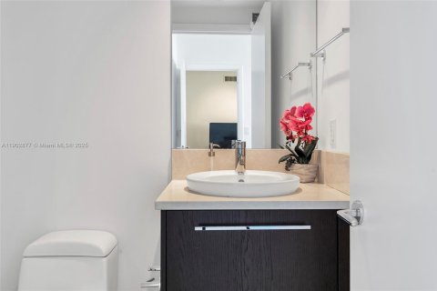 Condominio en venta en Sunny Isles Beach, Florida, 2 dormitorios, 138.15 m2 № 2012253 - foto 30