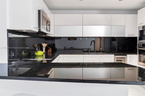 Condominio en venta en Sunny Isles Beach, Florida, 2 dormitorios, 138.15 m2 № 2012253 - foto 12