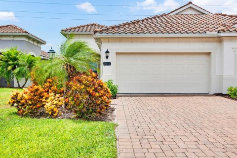 House in Bradenton, Florida 2 bedrooms, 141.68 sq.m. № 2200236 - photo 2