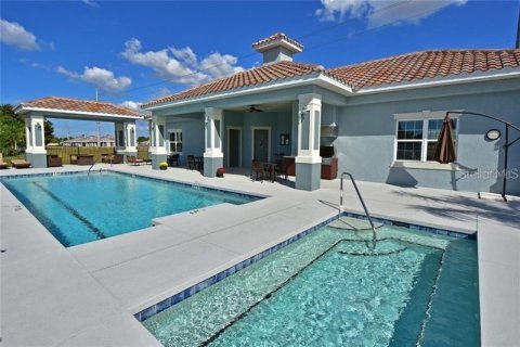 House in Bradenton, Florida 2 bedrooms, 141.68 sq.m. № 2200236 - photo 10