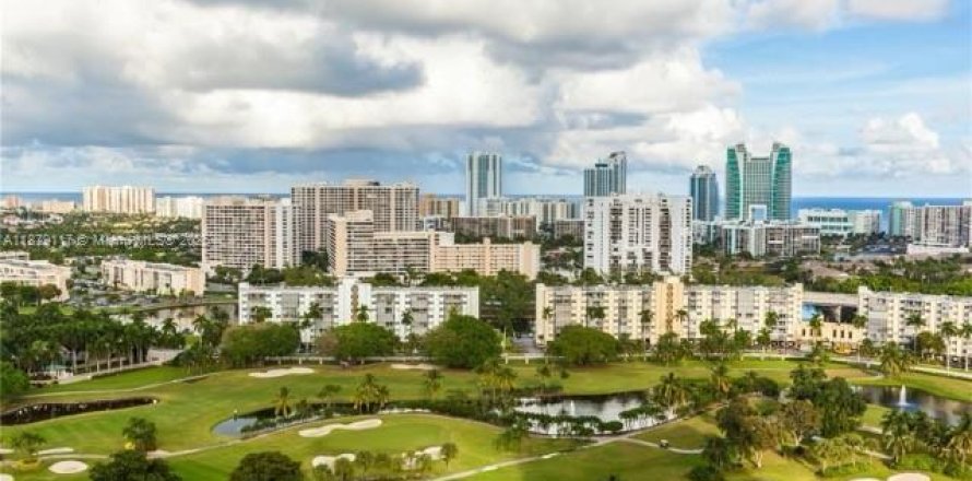 Condo in Hallandale Beach, Florida, 3 bedrooms № 2037459