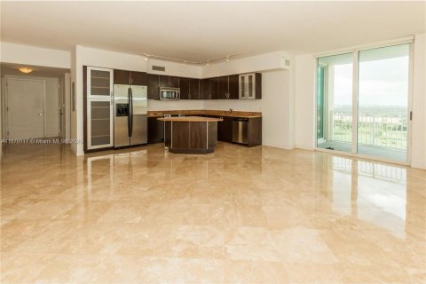 Condo in Hallandale Beach, Florida, 3 bedrooms № 2037459 - photo 5