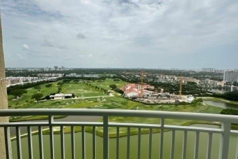 Condo in Hallandale Beach, Florida, 3 bedrooms № 2037459 - photo 2