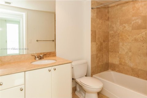 Condo in Hallandale Beach, Florida, 3 bedrooms № 2037459 - photo 8