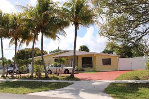 Купить виллу или дом в Вест-Парк, Флорида 4 спальни, 162.49м2, № 2043650 - фото 3