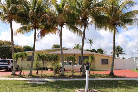 Купить виллу или дом в Вест-Парк, Флорида 4 спальни, 162.49м2, № 2043650 - фото 2