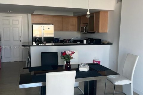 Condo in Hollywood, Florida, 2 bedrooms  № 1812377 - photo 5