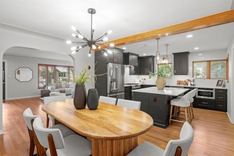 House in Saint Petersburg, Florida 2 bedrooms, 170.66 sq.m. № 1869772 - photo 9