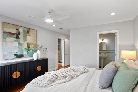 House in Saint Petersburg, Florida 2 bedrooms, 170.66 sq.m. № 1869772 - photo 18