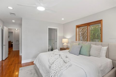 House in Saint Petersburg, Florida 2 bedrooms, 170.66 sq.m. № 1869772 - photo 19