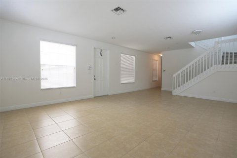 Townhouse in Pembroke Pines, Florida 3 bedrooms, 215.53 sq.m. № 1944951 - photo 2
