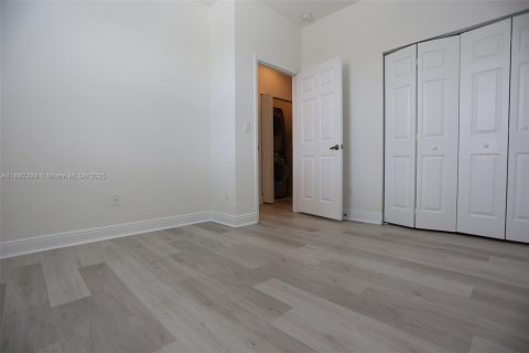Townhouse in Pembroke Pines, Florida 3 bedrooms, 215.53 sq.m. № 1944951 - photo 5