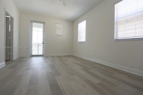 Townhouse in Pembroke Pines, Florida 3 bedrooms, 215.53 sq.m. № 1944951 - photo 4
