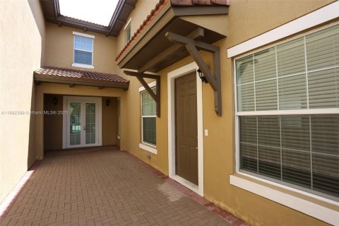 Townhouse in Pembroke Pines, Florida 3 bedrooms, 215.53 sq.m. № 1944951 - photo 18