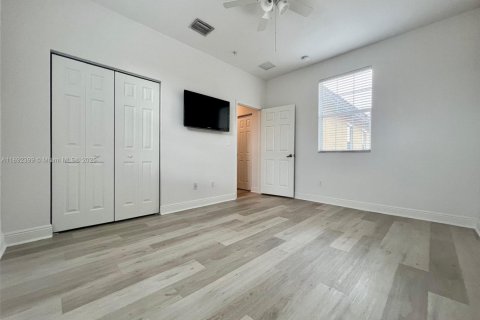 Adosado en alquiler en Pembroke Pines, Florida, 3 dormitorios, 215.53 m2 № 1944951 - foto 21