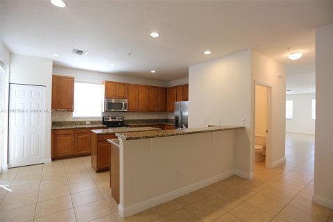 Townhouse in Pembroke Pines, Florida 3 bedrooms, 215.53 sq.m. № 1944951 - photo 3