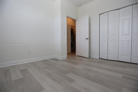 Townhouse in Pembroke Pines, Florida 3 bedrooms, 215.53 sq.m. № 1944951 - photo 6