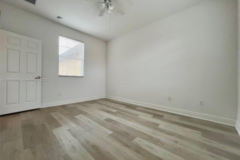 Adosado en alquiler en Pembroke Pines, Florida, 3 dormitorios, 215.53 m2 № 1944951 - foto 22