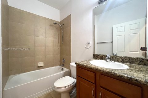 Adosado en alquiler en Pembroke Pines, Florida, 3 dormitorios, 215.53 m2 № 1944951 - foto 20