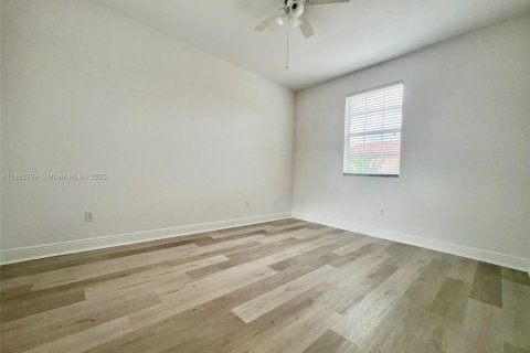 Adosado en alquiler en Pembroke Pines, Florida, 3 dormitorios, 215.53 m2 № 1944951 - foto 23