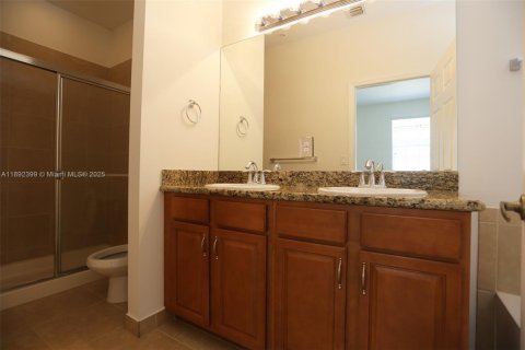 Townhouse in Pembroke Pines, Florida 3 bedrooms, 215.53 sq.m. № 1944951 - photo 10