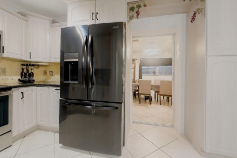 Купить виллу или дом в Майами, Флорида 9 комнат, 167.97м2, № 1921806 - фото 11