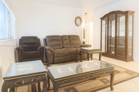 Купить виллу или дом в Майами, Флорида 9 комнат, 167.97м2, № 1921806 - фото 3