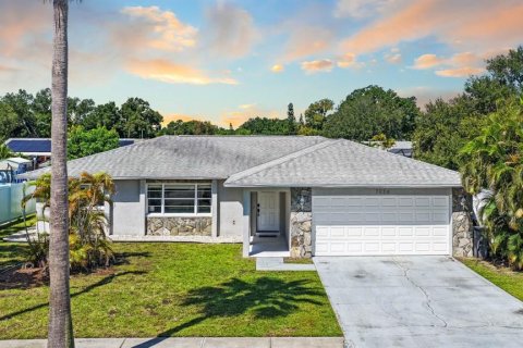 House in Sarasota, Florida 3 bedrooms, 130.99 sq.m. № 2353367