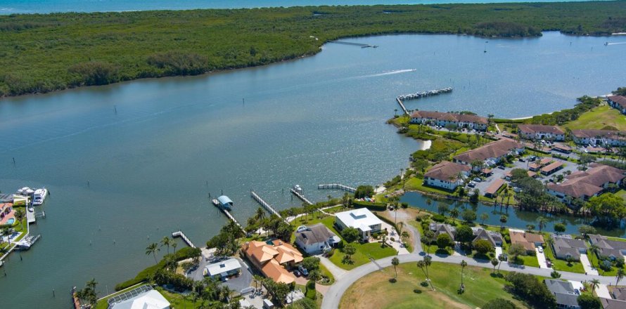 Casa en Stuart, Florida 3 dormitorios, 287.72 m2 № 1135077