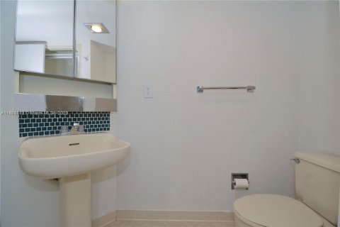 Купить кондоминиум в Халландейл-Бич, Флорида 1 спальня, 113.43м2, № 1823931 - фото 13