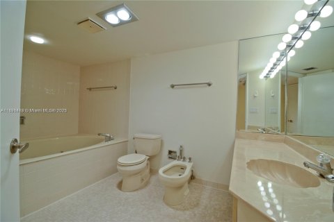 Купить кондоминиум в Халландейл-Бич, Флорида 1 спальня, 113.43м2, № 1823931 - фото 12