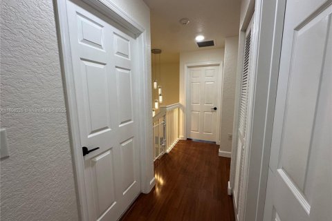 Townhouse in Miramar, Florida 3 bedrooms, 185.99 sq.m. № 1755935 - photo 26