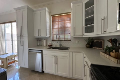 Townhouse in Miramar, Florida 3 bedrooms, 185.99 sq.m. № 1755935 - photo 14