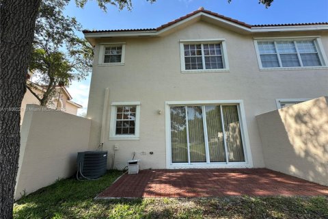 Townhouse in Miramar, Florida 3 bedrooms, 185.99 sq.m. № 1755935 - photo 3