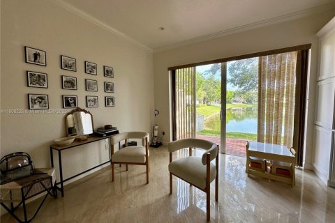 Townhouse in Miramar, Florida 3 bedrooms, 185.99 sq.m. № 1755935 - photo 10
