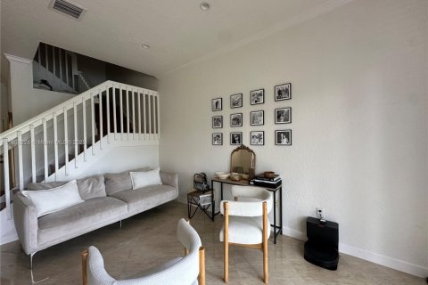 Townhouse in Miramar, Florida 3 bedrooms, 185.99 sq.m. № 1755935 - photo 5
