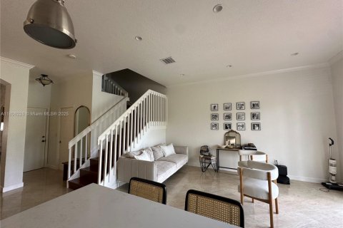 Townhouse in Miramar, Florida 3 bedrooms, 185.99 sq.m. № 1755935 - photo 8