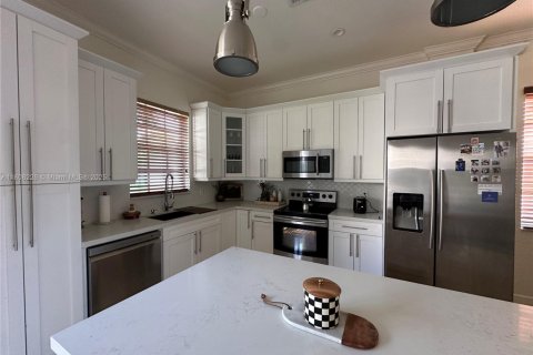 Townhouse in Miramar, Florida 3 bedrooms, 185.99 sq.m. № 1755935 - photo 13