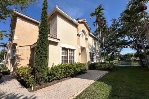 Townhouse in Miramar, Florida 3 bedrooms, 185.99 sq.m. № 1755935 - photo 4