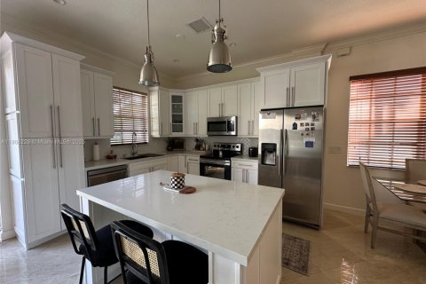 Townhouse in Miramar, Florida 3 bedrooms, 185.99 sq.m. № 1755935 - photo 15