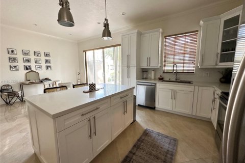Townhouse in Miramar, Florida 3 bedrooms, 185.99 sq.m. № 1755935 - photo 16