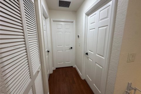Townhouse in Miramar, Florida 3 bedrooms, 185.99 sq.m. № 1755935 - photo 25