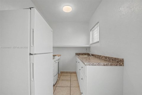 Apartment in Coral Gables, Florida 1 bedroom № 2068208 - photo 4