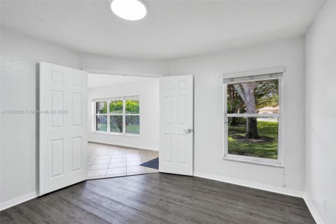 House in Lake Worth, Florida 3 bedrooms, 127.37 sq.m. № 1976125 - photo 28